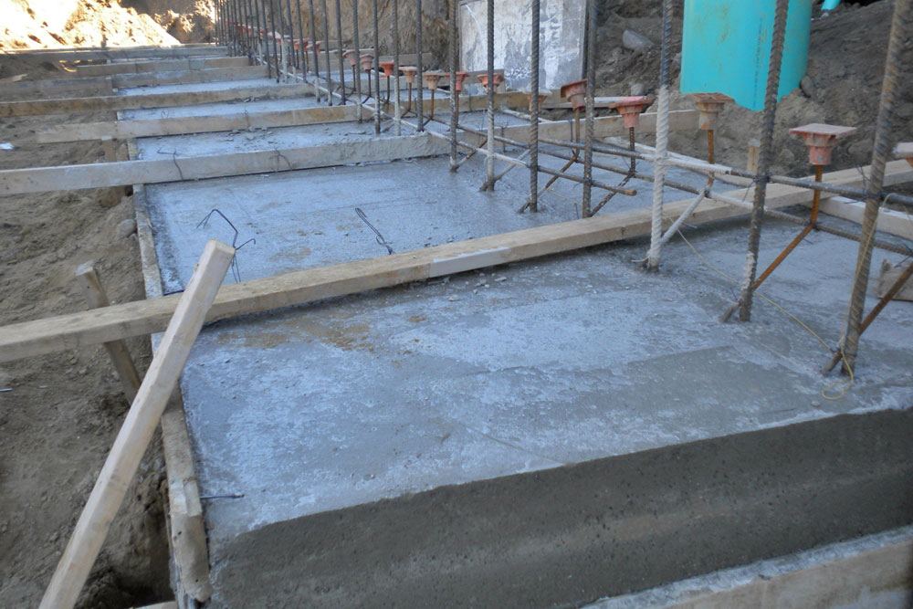 Grand Ledge retaining wall concrete construction by Moore Trosper Construction